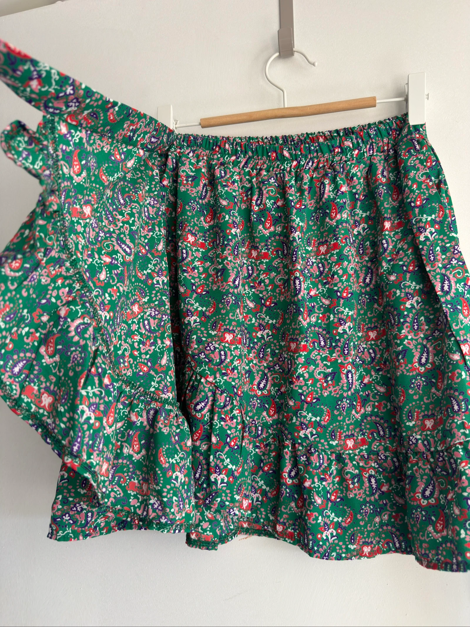 Saia envelope verde com franzidos – Motivo floral – Tamanho PP – photo 4